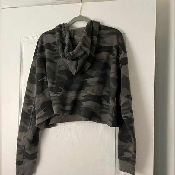 Wild Fable Camo Cropped Sweatshirt - Picture 2 of 6